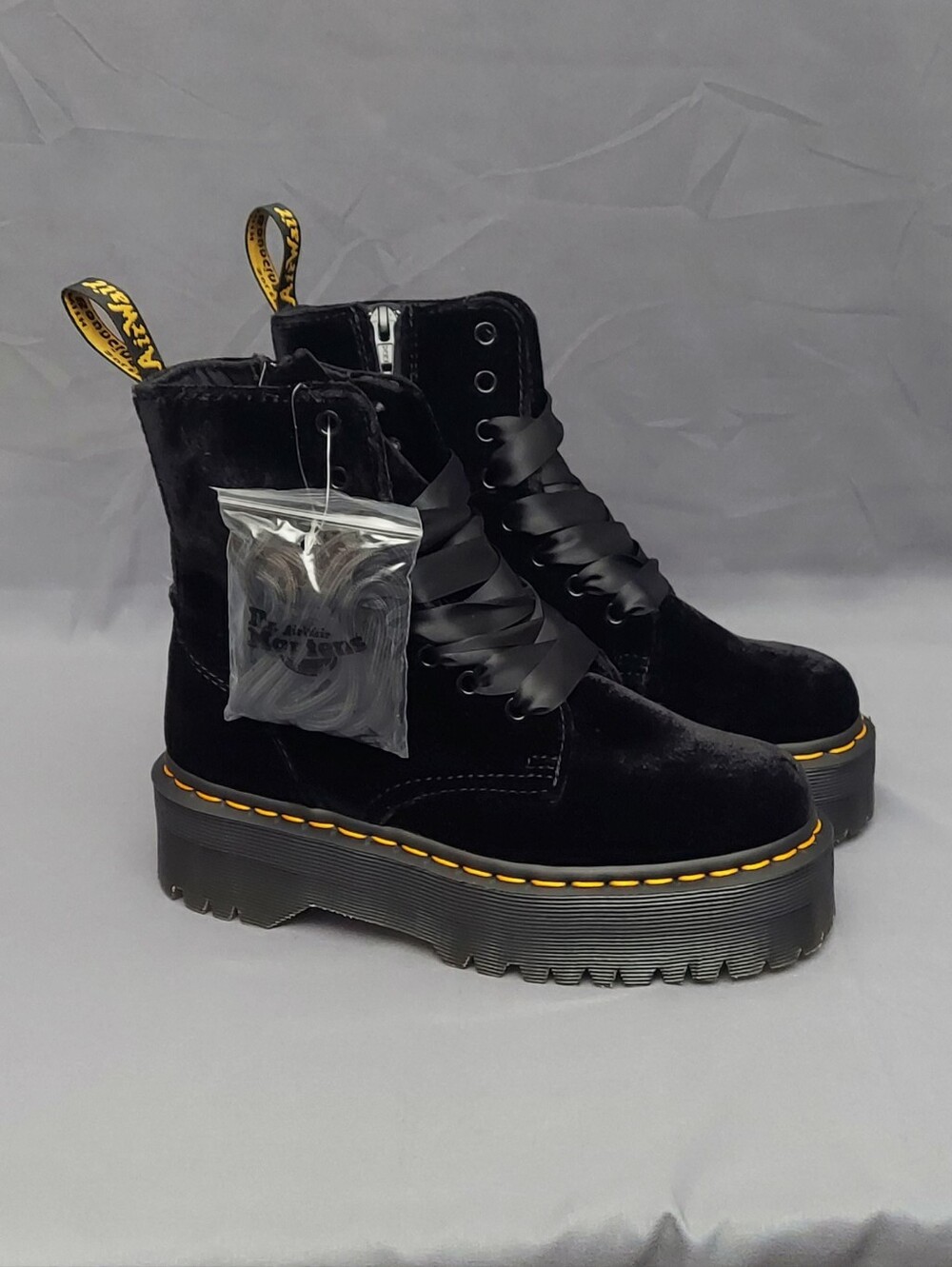 New Dr. Martens Black Jadon Velvet Platform Boots Size Women's 6 Men's 5 No Box